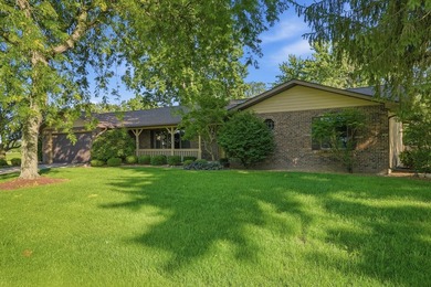 Sprawling CUSTOM-BUILT BRICK AND CEDAR RANCH with over 2,400 sq - photo 3
