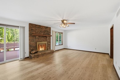 Sprawling CUSTOM-BUILT BRICK AND CEDAR RANCH with over 2,400 sq - photo 9