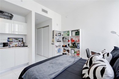 Priced to Sell! Beautiful 3/4 + Den in the renowned PARAMOUNT