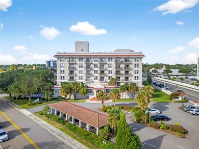 Lake Howard Condo For Sale in Winter Haven Florida