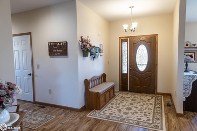 SPACIOUS RANCH HOME - COMFORT, STYLE & ROOM TO GROW. Welcome - photo 4