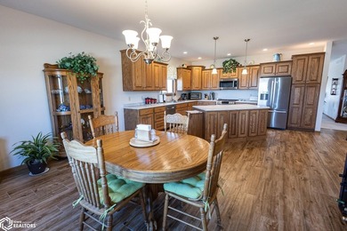 SPACIOUS RANCH HOME - COMFORT, STYLE & ROOM TO GROW. Welcome - photo 5