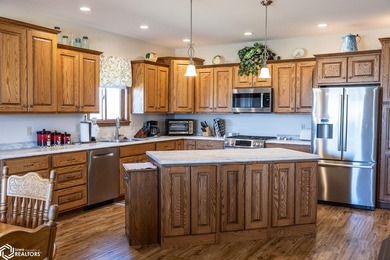 SPACIOUS RANCH HOME - COMFORT, STYLE & ROOM TO GROW. Welcome - photo 8