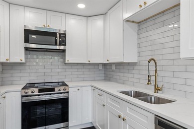 Fully renovated St. Petersburg property offering a 3-bedroom - photo 12