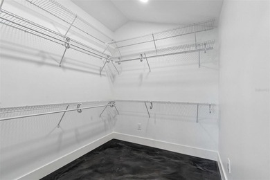 Fully renovated St. Petersburg property offering a 3-bedroom - photo 22