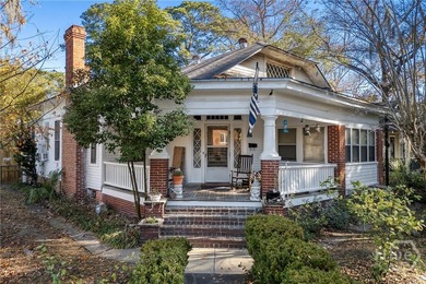 Reduced price for a quick sale! This Colonial-style home, built - photo 3