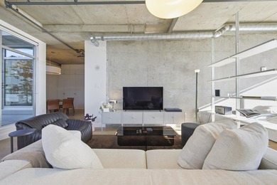 Looking for a sophisticated loft with iconic Vancouver views? - photo 1