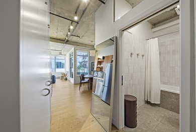 Looking for a sophisticated loft with iconic Vancouver views? - photo 2