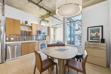 Looking for a sophisticated loft with iconic Vancouver views? - photo 4
