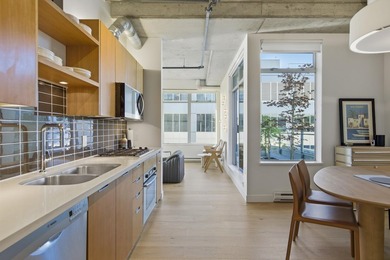 Looking for a sophisticated loft with iconic Vancouver views? - photo 5