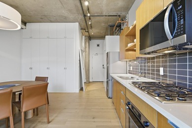 Looking for a sophisticated loft with iconic Vancouver views? - photo 6
