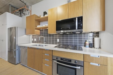 Looking for a sophisticated loft with iconic Vancouver views? - photo 9