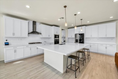 Highly desirable Pinecrest model located behind the gated - photo 3