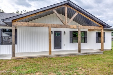 Welcome to this beautiful brand-new 3 bedroom, 2 bathroom home - photo 4