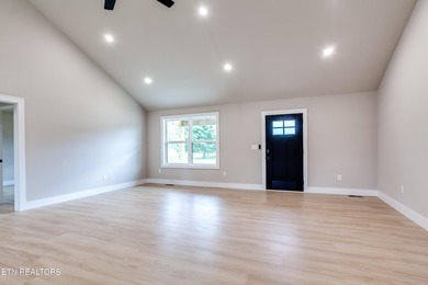 Welcome to this beautiful brand-new 3 bedroom, 2 bathroom home - photo 9