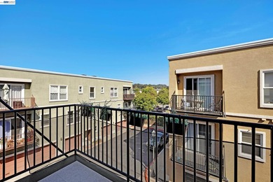 PRICE ADJUSTMENT!!! Welcome to sought-after Studio Walk! This - photo 3