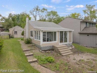 Lake Home Sale Pending in Pinckney, Michigan