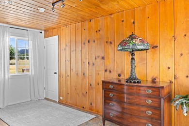 There is a certain ease to life in this 3+ bed, 3 bath home - photo 11