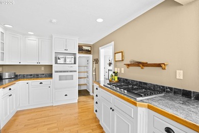 There is a certain ease to life in this 3+ bed, 3 bath home - photo 14