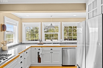 There is a certain ease to life in this 3+ bed, 3 bath home - photo 15