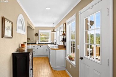 There is a certain ease to life in this 3+ bed, 3 bath home - photo 17