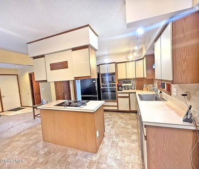 This spacious contemporary home has a magnificent lot offering - photo 18