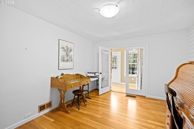 There is a certain ease to life in this 3+ bed, 3 bath home - photo 18