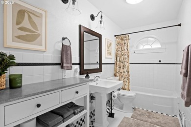 There is a certain ease to life in this 3+ bed, 3 bath home - photo 19