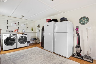 There is a certain ease to life in this 3+ bed, 3 bath home - photo 21