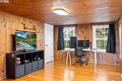 There is a certain ease to life in this 3+ bed, 3 bath home - photo 33