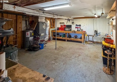 There is a certain ease to life in this 3+ bed, 3 bath home - photo 40