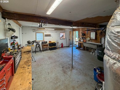 There is a certain ease to life in this 3+ bed, 3 bath home - photo 41