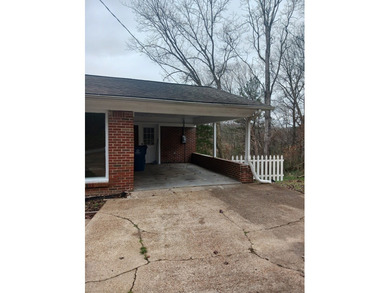 VERY LARGE HOME THAT HAS BEEN REMODELED. THIS HOME OFFERS 5 - photo 2