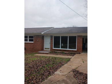 VERY LARGE HOME THAT HAS BEEN REMODELED. THIS HOME OFFERS 5 - photo 3
