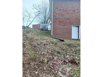 VERY LARGE HOME THAT HAS BEEN REMODELED. THIS HOME OFFERS 5 - photo 6