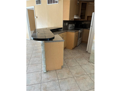 Condo in gated complex east of Dixie. updated , tile, open - photo 3