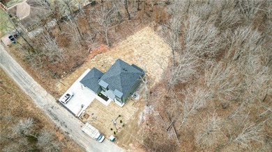 Discover a new standard of living at 18 Dunstable DR, Bella - photo 5