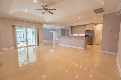 Spacious & beautifully upgraded, this 5-bedroom + den, 3-bath - photo 13