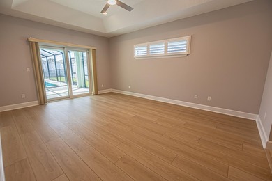 Spacious & beautifully upgraded, this 5-bedroom + den, 3-bath - photo 17
