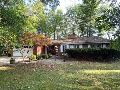 Lake Home Sale Pending in Houghton Lake, Michigan