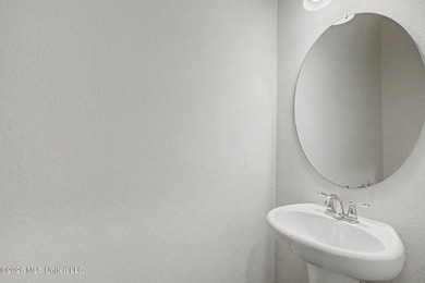 Adorable 4-bedroom home conveniently located near shopping - photo 22