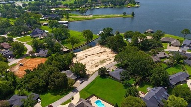 Rare find! Gorgeous waterfront lot in the gated golf course - photo 2
