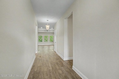 Adorable 4-bedroom home conveniently located near shopping - photo 23