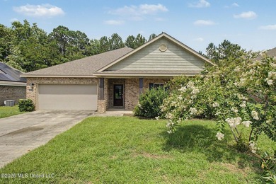 Adorable 4-bedroom home conveniently located near shopping - photo 26