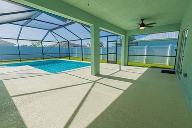 Spacious & beautifully upgraded, this 5-bedroom + den, 3-bath - photo 32