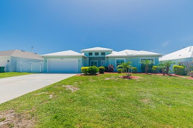Spacious & beautifully upgraded, this 5-bedroom + den, 3-bath - photo 36