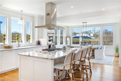 Custom crafted oceanside estate perfectly sited on a tranquil - photo 14