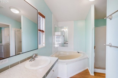 Beautifully updated 3BD/2BA home in desirable Creekside Pines! - photo 15