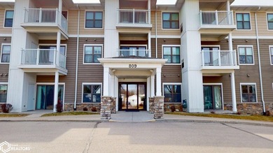 MOTIVATED SELLER!! Discover easy living in this beautifully - photo 2