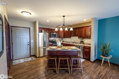 MOTIVATED SELLER!! Discover easy living in this beautifully - photo 7